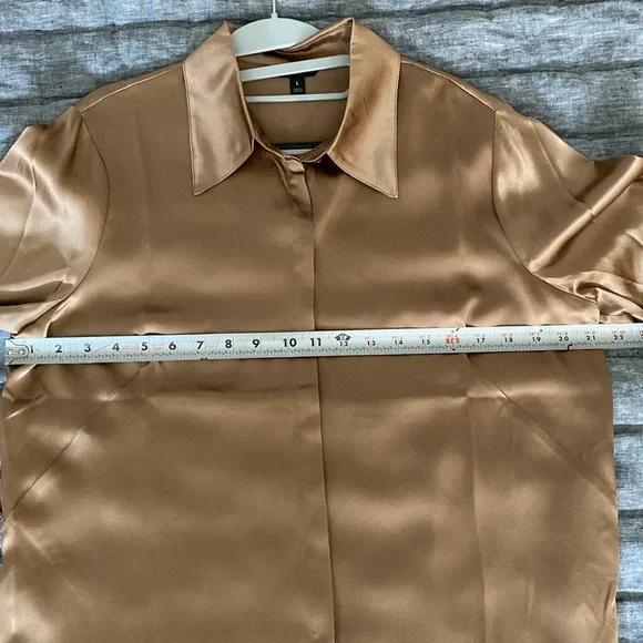 Banana Republic  100% silk Button-Up Shirt - Picture 4 of 7